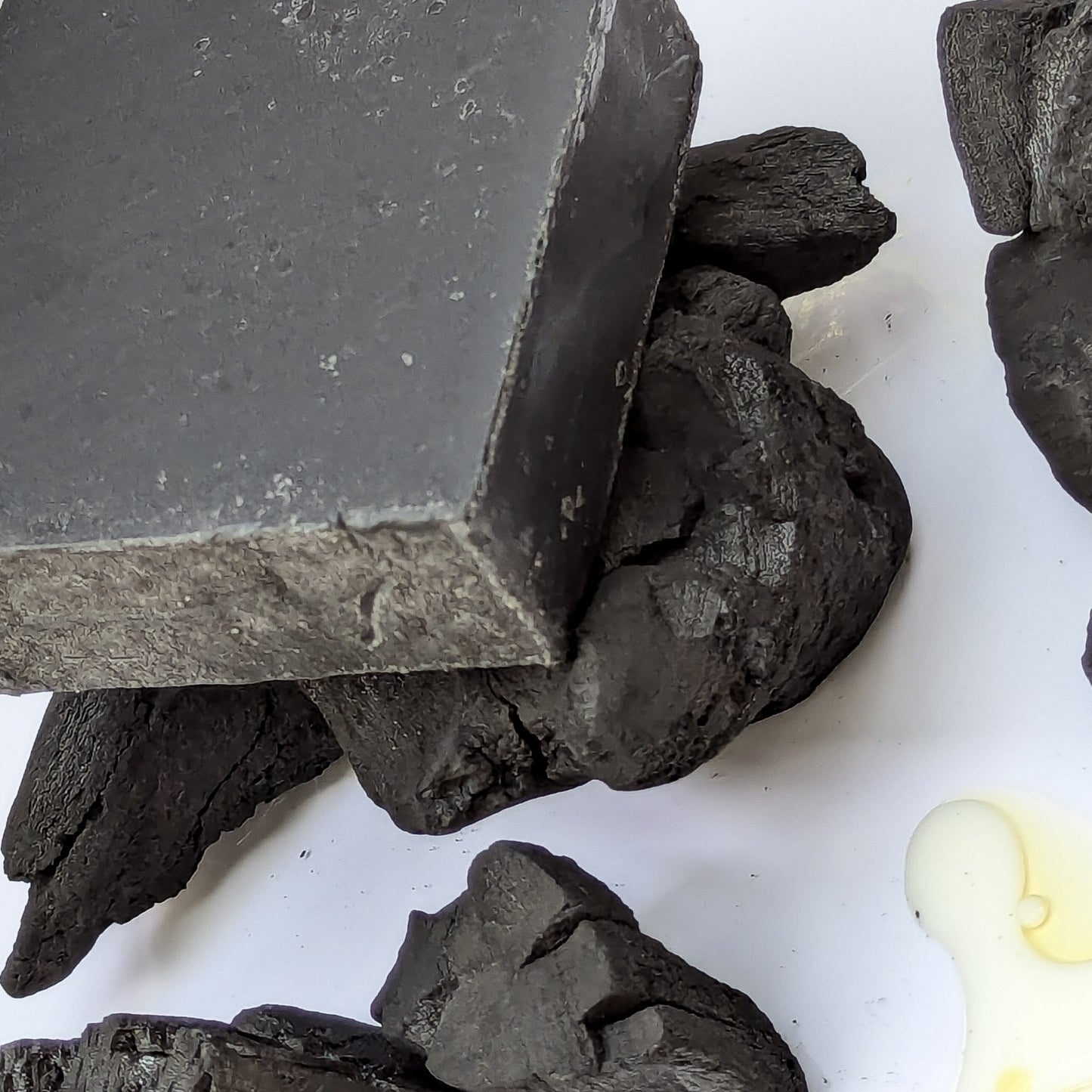 Natural Charcoal Soap piani.