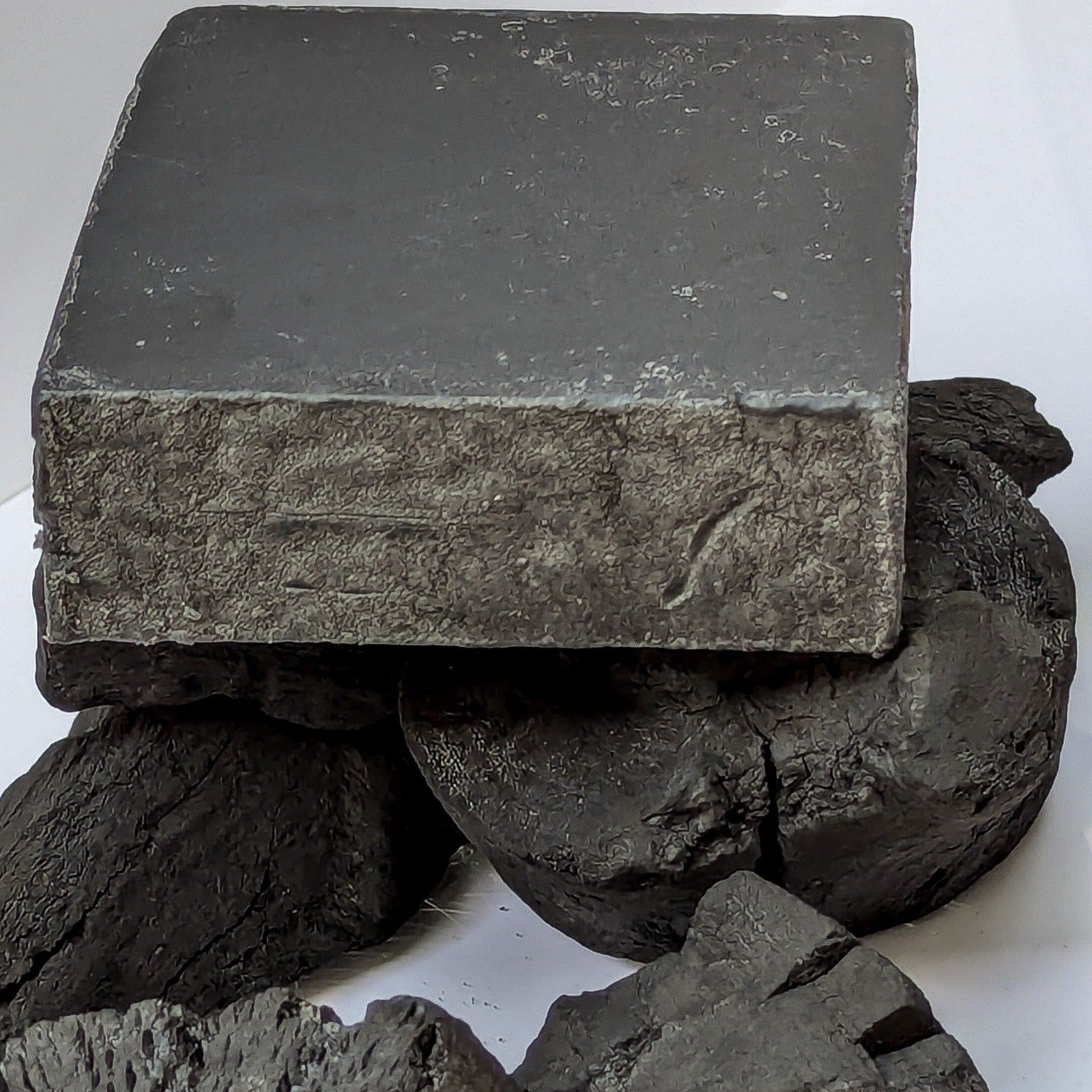 Natural Charcoal Soap piani.