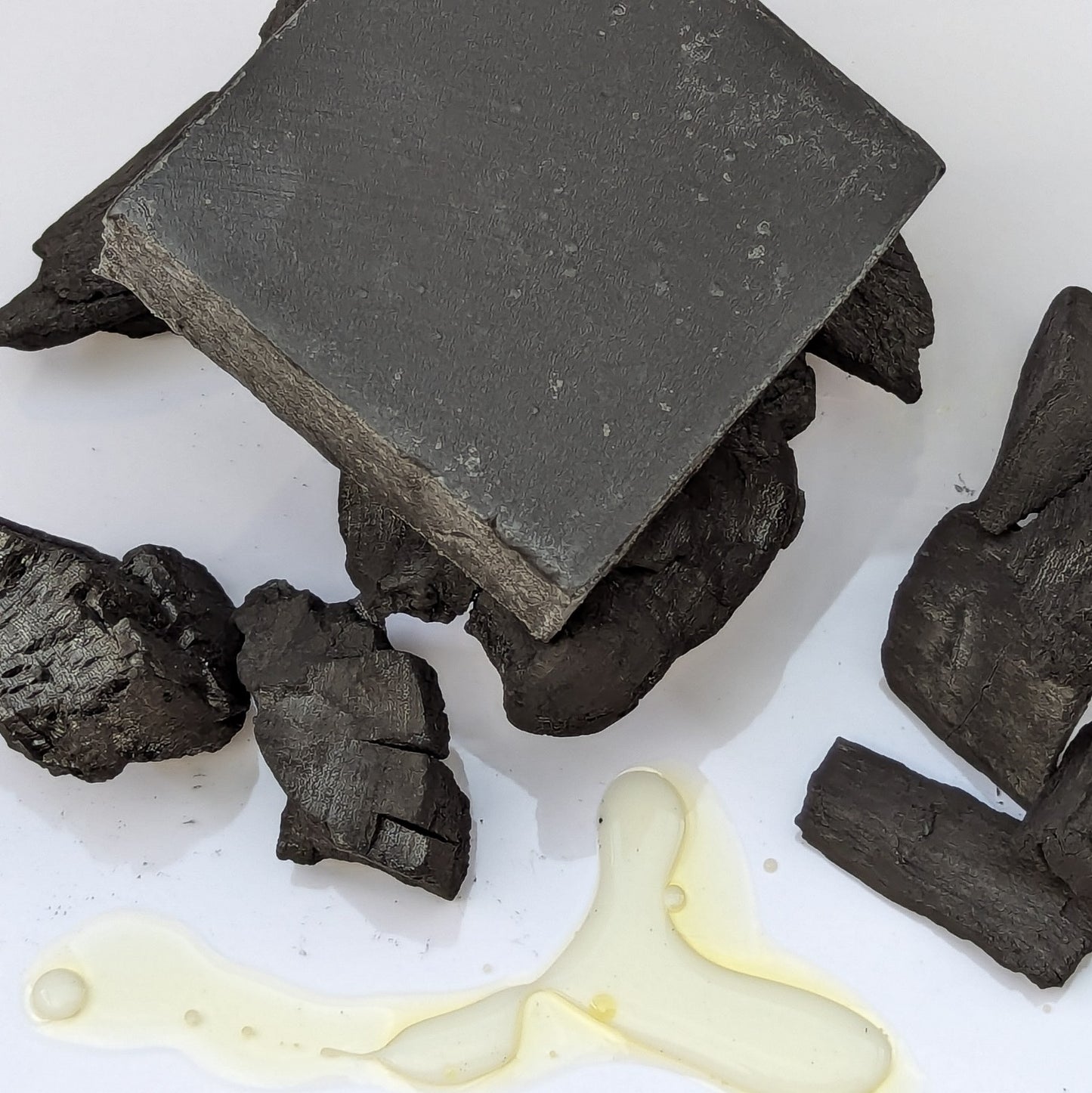 Natural Charcoal Soap piani.